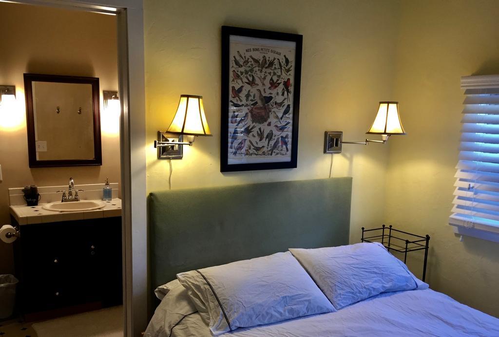 Aberdeen Stone Cottage B&B Traverse City Eksteriør billede
